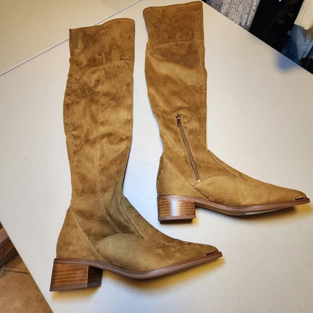 Marc Fisher 57” heel